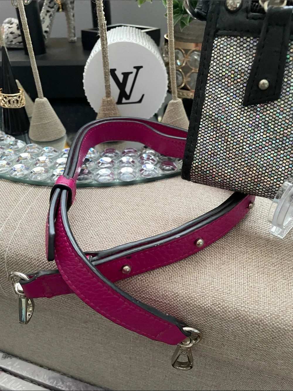 ✨Steve Madden Sparkle Crossbody Wristlet with Pink shoulder  Strap✨Preloved